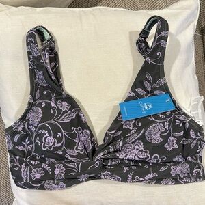 Brand new, tags on purple paisley twisted bikini set M